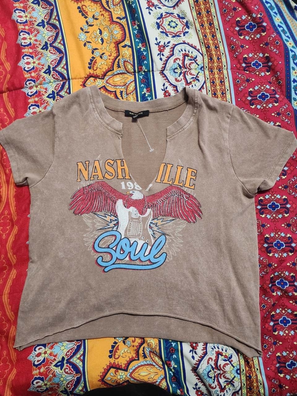 Nashville Soul Womens Crop TopGraphic Tee - Brown V Neck Distressed
